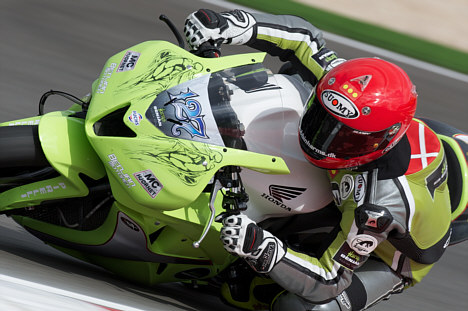 Robbin Harms holdt hovedet koldt og kørte i mål på en bekræftende 7. plads i 2. afdeling af Supersport VM, som fandt sted i Portimao søndag eftermiddag.